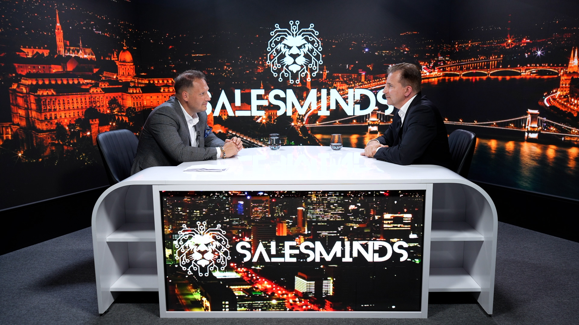 Sales Minds stúdióbeszélgetés Budapest panorámájával